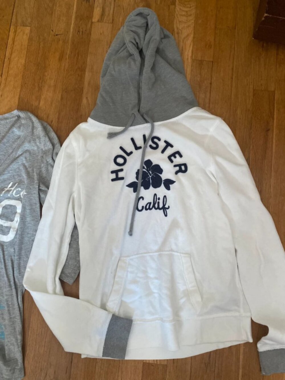 Y2K 2000s Vintage Hollister Long sleeve shirt and hoodie grey and white - Picture 9 of 10